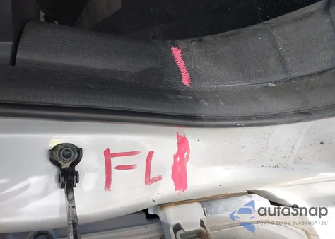 2020 Toyota Yaris Le z USA, uszkodzony, nr VIN 3MYDLBYV9LY712376